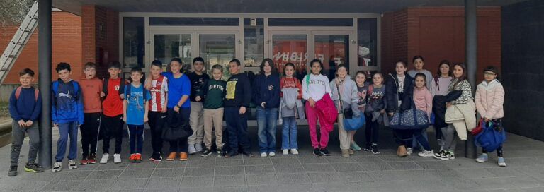 Éxito de la Campaña de Natación Escolar del Servicio Comarcal de Deportes y el CRA La Candeleta Alumnos de la Candeleta.