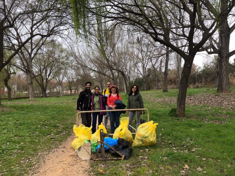 Ecologistas del Somontano realizó una recogida de basura el domingo en Barbastro Ecologistas Somontano recogida basura