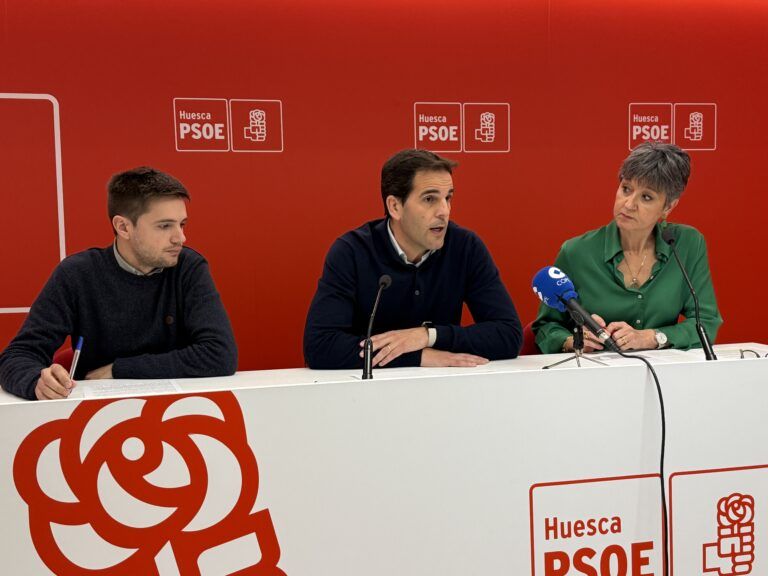 El PSOE denuncia que Jorge Azcón falta a su cita con la sanidad pública en Barbastro Diputados del PSOE en Huesca.