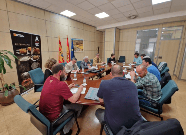 El consejero de Agricultura, Javier Rincón, recibe a los representantes de AEGA reunión Javier Rincón AEGA