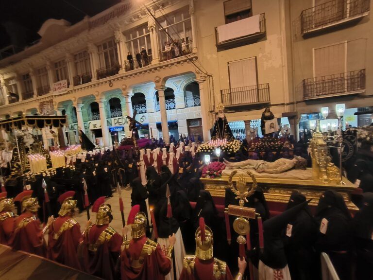 La solemnidad del Santo Entierro: Barbastro vive su Viernes Santo con devoción y tradición SemanaSantaBarbastro