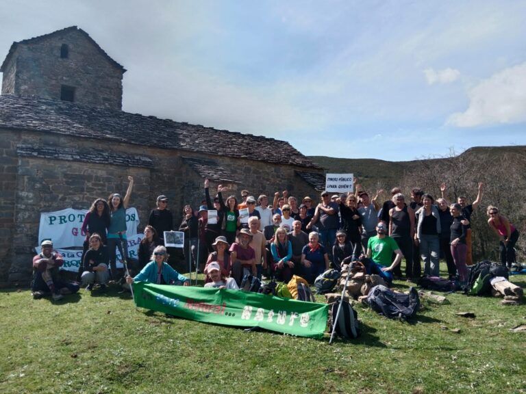 Manifiesto de la marcha reivindicativa oponiéndose al proyecto de la pista entre Bara y Las Bellostas iglesia Nasarre
