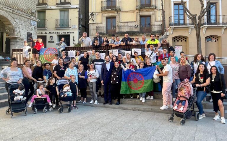 Conmemoración del día del pueblo gitano en Barbastro pueblo gitano Monzón