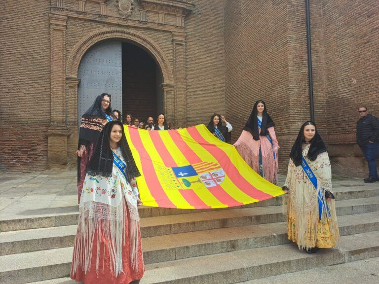 Barbastro rinde honor a Aragón y su bandera en el Día de San Jorge Barbastro Día Aragón