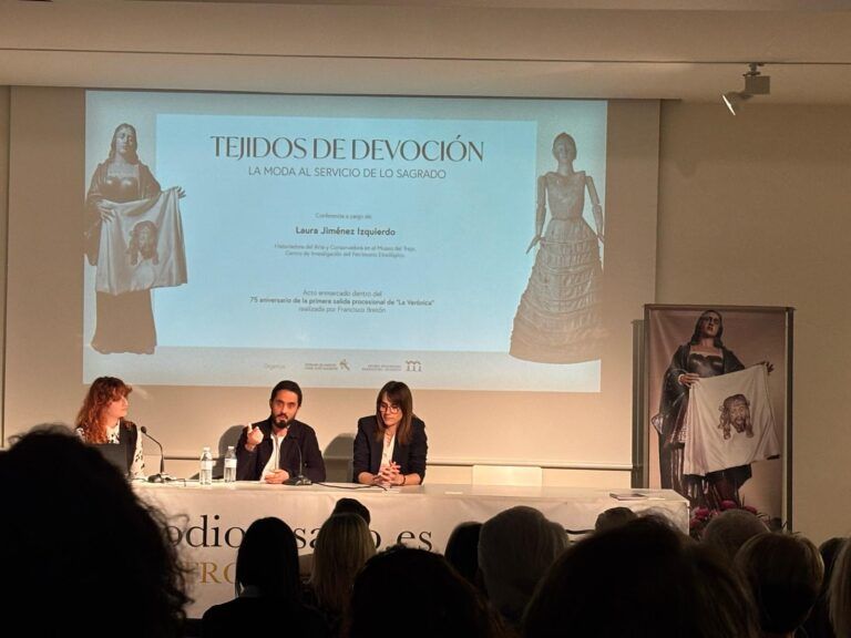 Laura Jiménez repasó la historia del textil y su uso sagrado en el Museo Diocesano de Barbastro Laura Jiménez Diocesano Barbastro