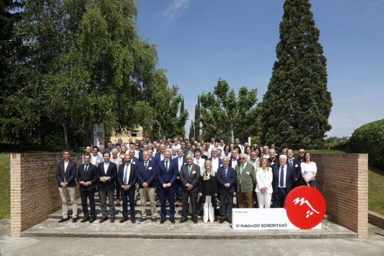 Más de 70 personas se reúnen en la sexta edición del encuentro de bodegas «HablanDO SOMONTANO» HablanDO SOMONTANO