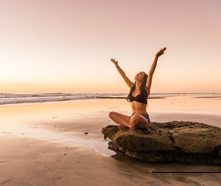 Bikinis de talle alto, culottes y ropa de playa: esenciales para un verano con estilo y confianza Bikinis.
