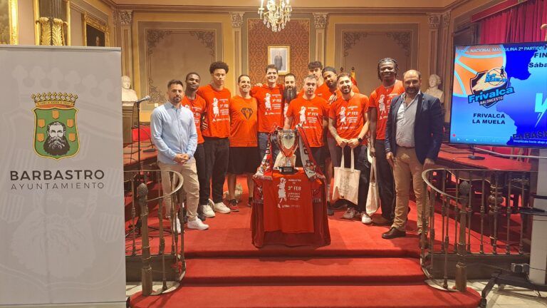 El Ayuntamiento de Barbastro honra al Letra Corpórea UBB tras su ascenso a Tercera FEB Letra Corpórea UBB ascenso