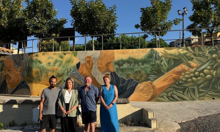 Siete murales refuerzan la identidad de Guara Somontano Identidad Guara Somontano