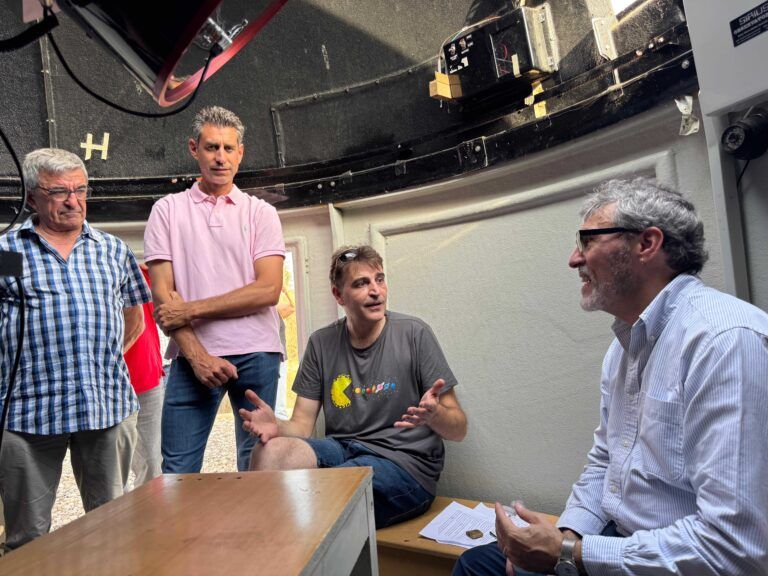 Alcubierre con Pérez en el Observatorio de Torres de Alcanadre.