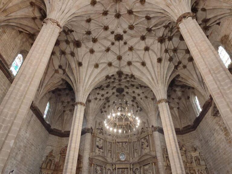 El Gobierno de Aragón rehabilitará las cubiertas y la torre de la Catedral de Barbastro Catedral de Barbastro.