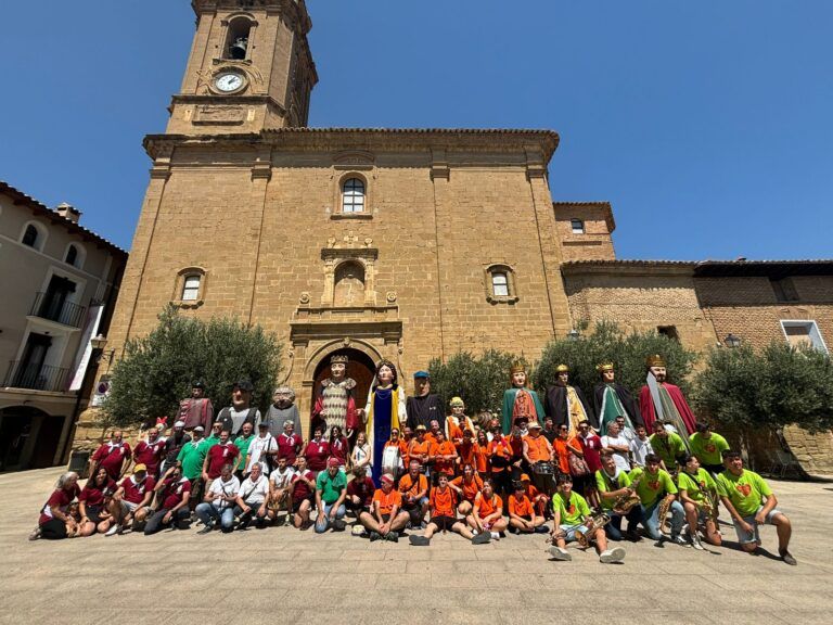 Adahuesca celebra el II Encuentro de Gigantes el sábado 26 de julio Encuentro de gigantes en Adahuesca.