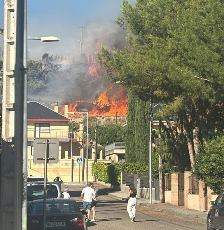 Controlado un incendio en Barbastro que ha obligado a evacuar una residencia