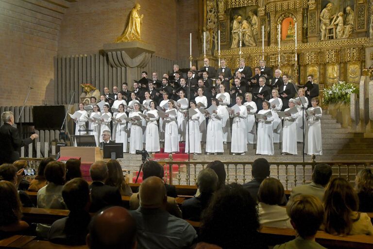 El Orfeón Donostiarra convierte Torreciudad en un auditorio de emociones compartidas Orfeón Donostiarra Torreciudad