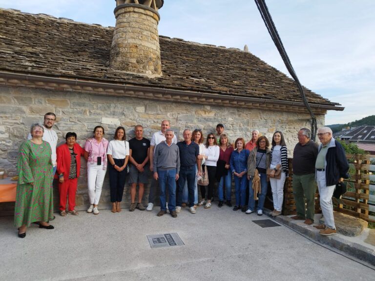 Boltaña celebra el Día del Turismo con la colocación de una cápsula del tiempo y un emotivo homenaje a su brigada municipal Boltaña Día del Turismo