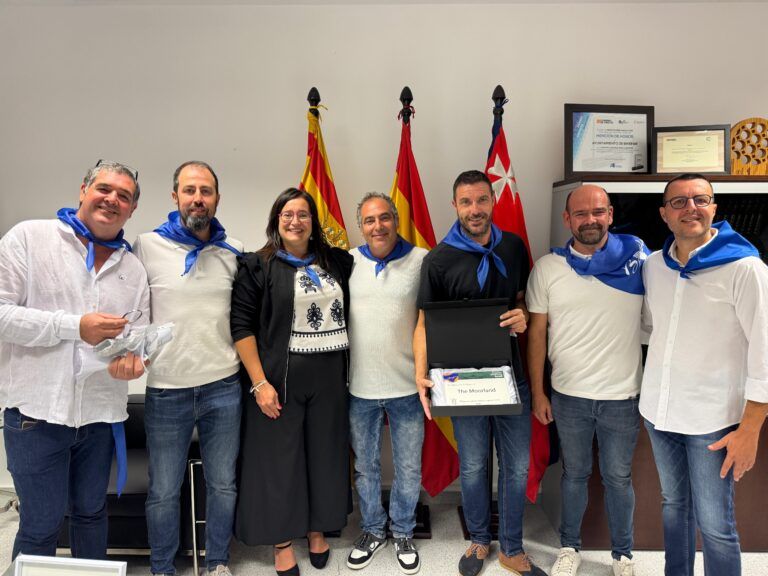 Binéfar inicia cinco días de fiestas con un concurrido desfile y acento musical fiestas Binéfar 2025