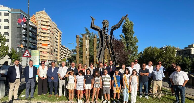 Ofrenda floral a Joaquín Costa en el 179 aniversario de su nacimiento en Monzón JoaquínCosta_RondaSomontano
