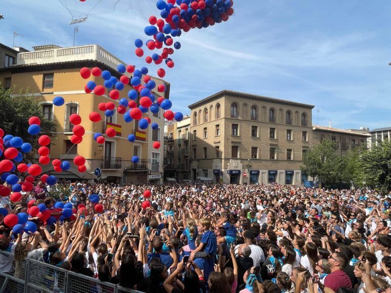 Multitudinario chupinazo infantil en San Mateo Monzón