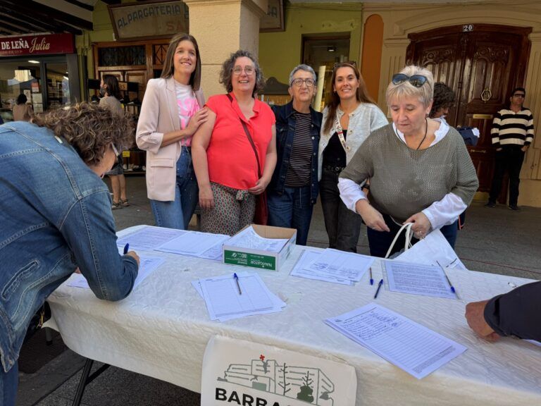 Recogida de firmas en Barbastro. Ronda Somontano.