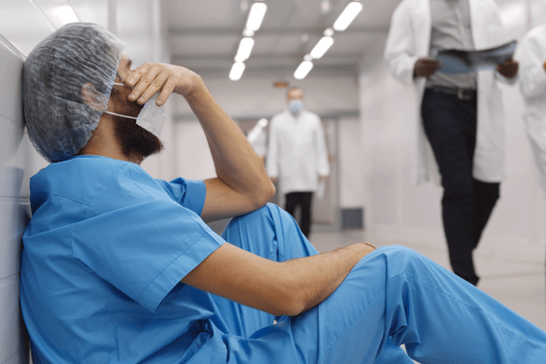 Estrategias para prevenir el síndrome de burnout en trabajadores de la salud durante largas jornadas: Experiencias de diferentes países síndrome burnout