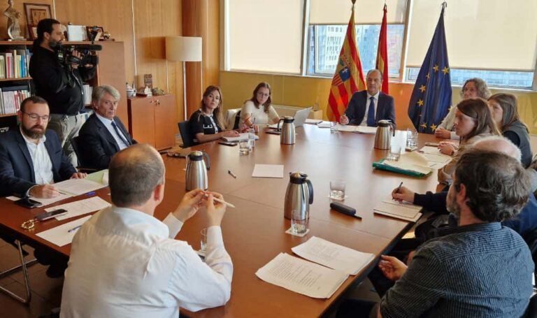 La Plataforma del Hospital de Barbastro traslada sus preocupaciones al consejero en una reunión que califican como positiva