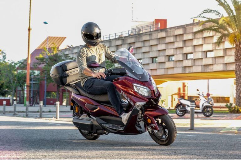 Todo lo que debes saber antes de comprar una moto eléctrica
