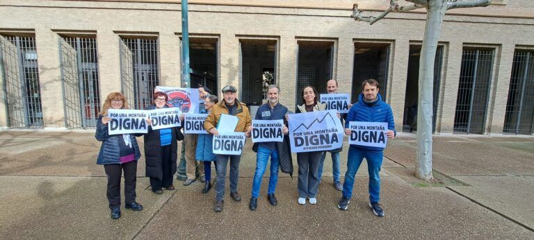 Pirineo Digno entrega al Gobierno de Aragón el Manifiesto por la Dignidad de la Montaña 2025 Pirineo Digno 2025