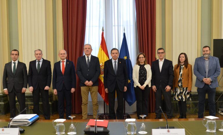 El ministro Planas destaca en la conferencia de regulaciones vitivinícolas el potencial de los vinos con D.O. para abrir mercados Conferencia Española de Consejos Reguladores Vitivinícolas (CECRV).