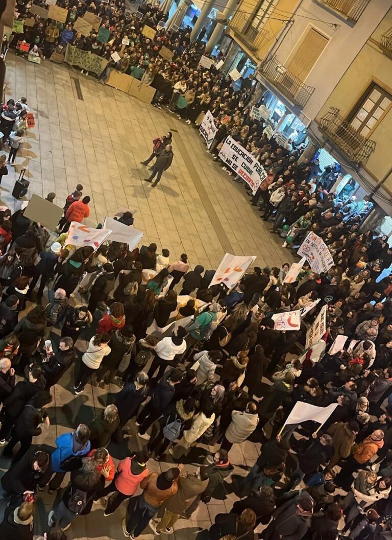 La comunidad educativa de Barbastro alza la voz en defensa de la educación pública educación pública Barbastro