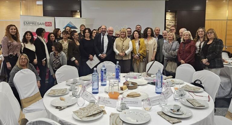 Desayuno – coloquio AMEPHU en Barbastro