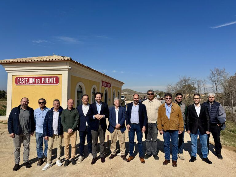 Castejón del Puente recupera su estación de tren como área de descanso de la vía verde Castejón del Puente.