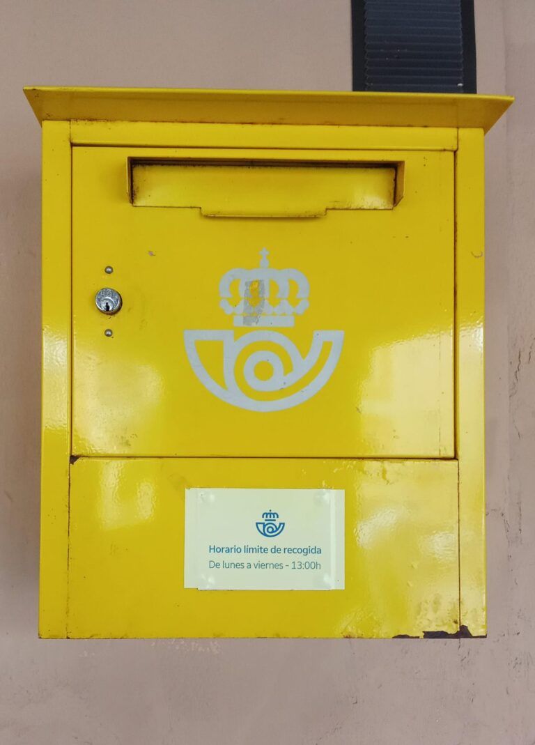 Buzón de correo en Naval.