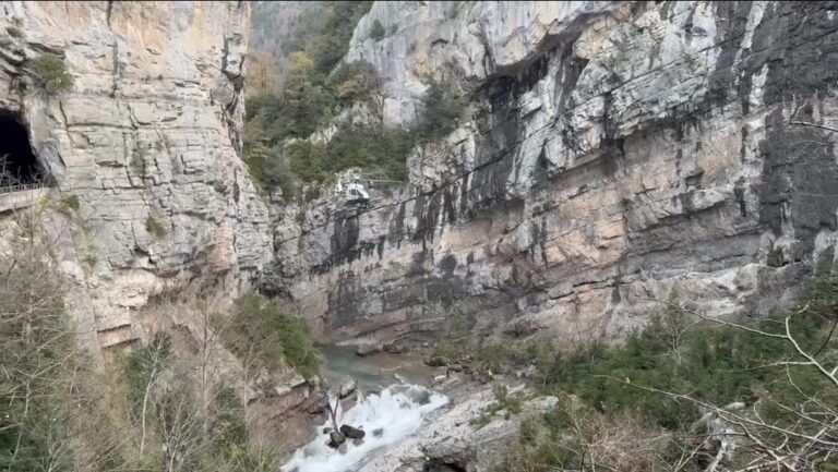 La Guardia Civil lanza un aviso de barranquismo en Boca del Infierno por vehículo hundido