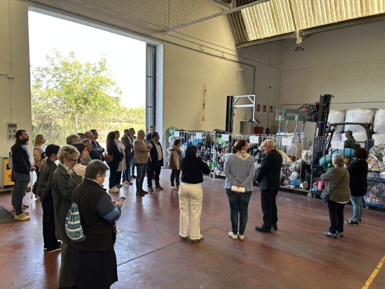Incluyem, Cáritas, refuerza su papel en la gestión del residuo textil Incluyem cáritas textil
