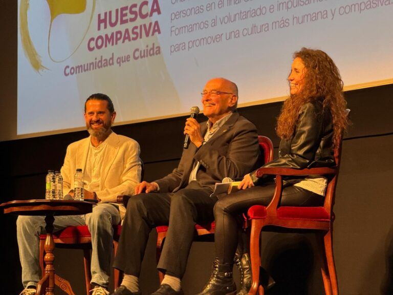 Enric Benito invita en Huesca a mirar de frente la muerte y el final de la vida