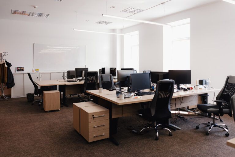 Amueblar una oficina con muebles de segunda mano y acertar en la decisión