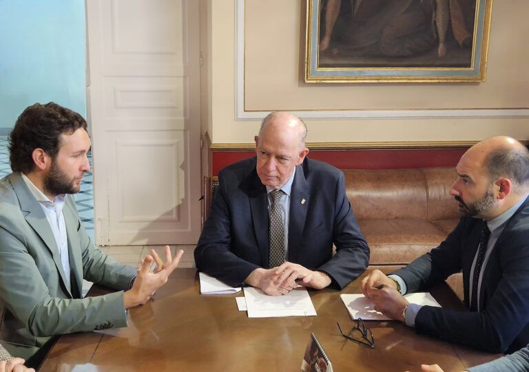 Torres y Claver plantean al nuevo consejero que el Hospital de Barbastro tenga la categoría de universitario Ayuntamiento de Barbastro.