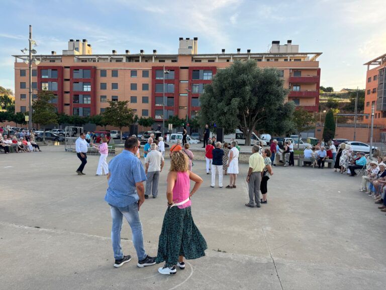 Comienzan las fiestas de San Ramón en Barbastro Sesión de baile para los mayores.