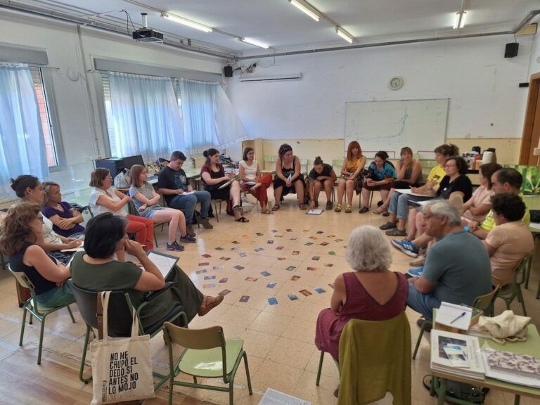 La Escuela de Verano del Alto Aragón vuelve a Aínsa con talleres, debate y renovación pedagógica
