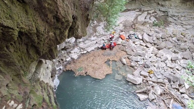 Rescate del GREIM de la Guardia Civil en el barranco del Furco en Broto Huesca
