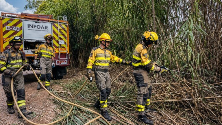 El Gobierno aprueba las ayudas por los incendios, en Aragón cubren de Barbastro a Ejulve Efectivos del operativo INFOAR en el incendio de Alcolea del Cinca y Santa Lecina. Foto: Ronda Somontano
