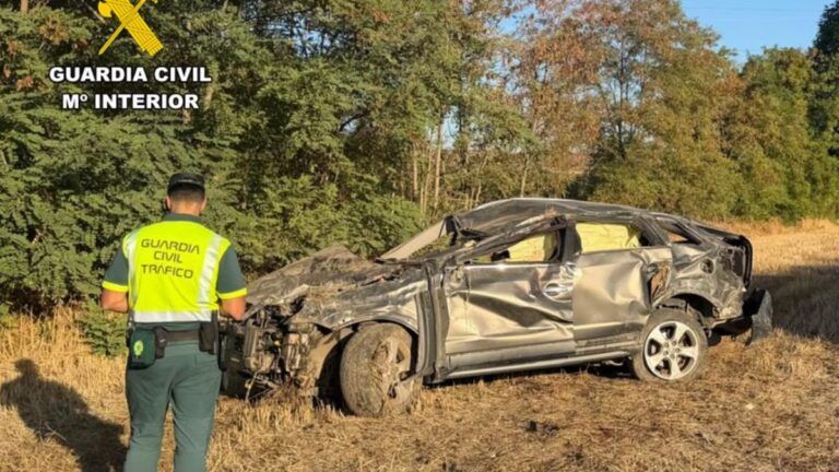 Fallece un vecino de Fonz de 38 años en un accidente en Monzón Vehículo accidentado en la A-1236 en Monzón, donde falleció un vecino de Fonz de 38 años