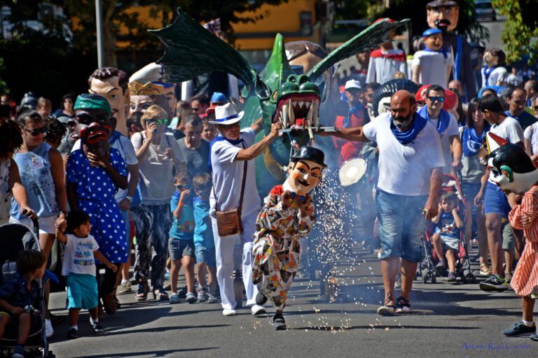 Belaín, el dragón que enciende la fiesta de Barbastro Belaín