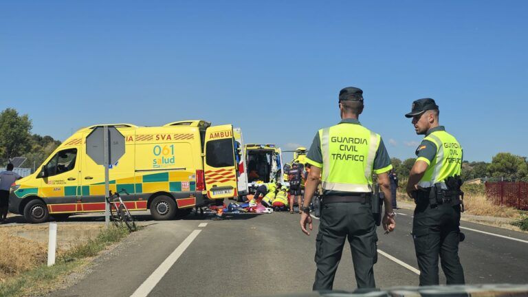 Un ciclista de 63 años, herido grave tras una caída en la A-1232 en Barbastro Accidente ciclistas Guardia Civil.
