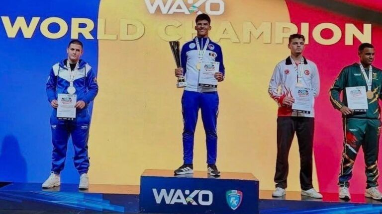 Robert Mironescu campeón del mundo kickboxing