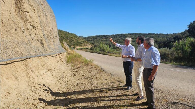 Obras en la carretera de Adahuesca: taludes estabilizados