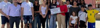 Entrega del cheque de 10.229,29 euros recaudados en Barbastro para la investigación de la enfermedad de Alexander