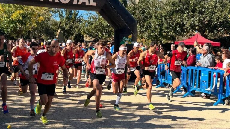 El VII Cross Pómez de Barbastro espera 300 participantes este domingo Salida de los corredores en el Cross Pómez de Barbastro 2025, celebrado en el Parque de la Mina.