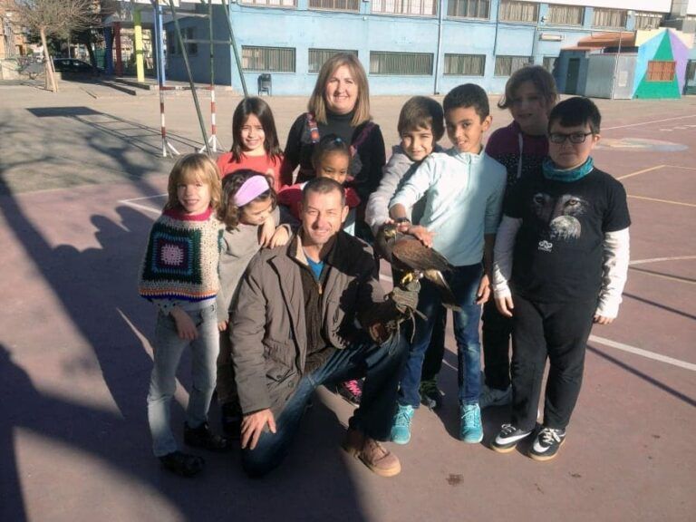 ¿Tienes un proyecto que cuida el medio ambiente? Los Félix de Azara buscan sus próximos premiados Premios Félix de Azara con Lupita, un águila real, y escolares del Colegio Alto Aragón de Barbastro en 2016