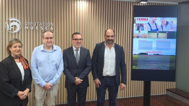 FERMA 2026 reunirá en Barbastro al sector agroalimentario y a compradores de seis países Participantes en la presentación de FERMA 2026 en la Diputación de Huesca, junto al cartel de la feria de Barbastro.